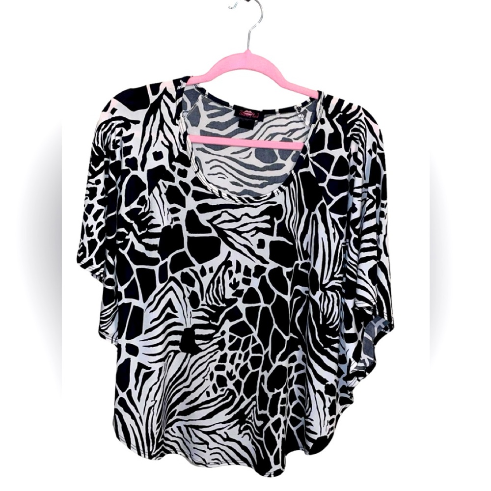 Ultra Flirt JUNIORS Size Large Casual/Business Blouse Giraffe Print Black/White